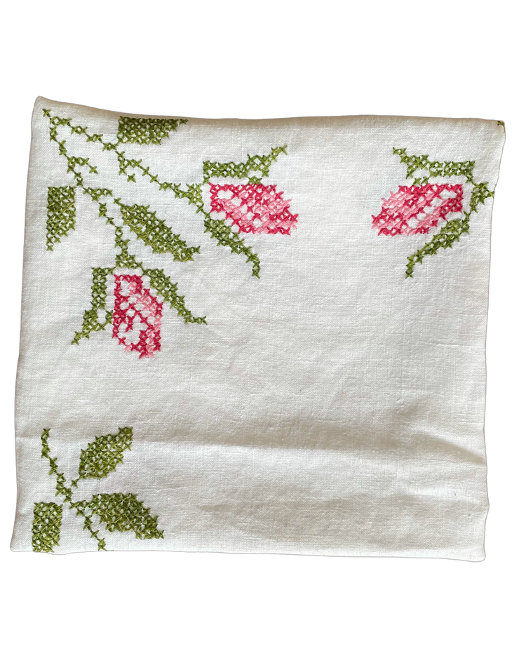 EMBROIDERED TULIP TABLECLOTH