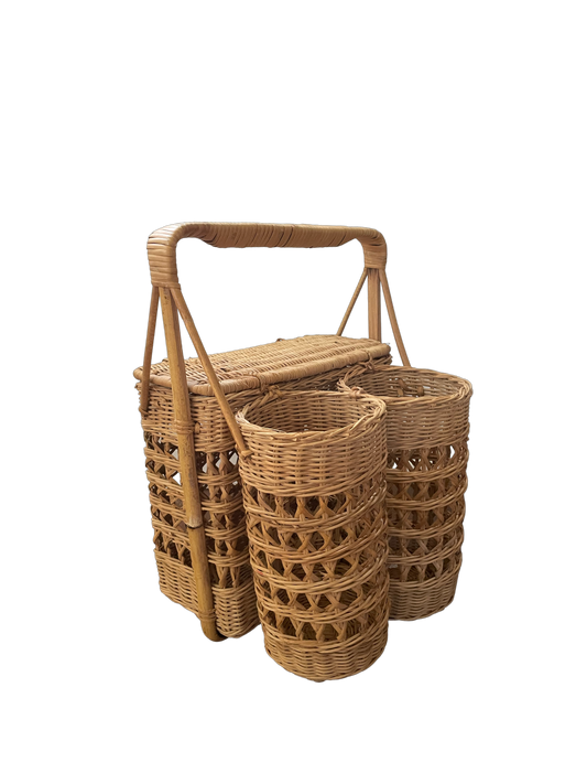 Picnic basket with wine holders