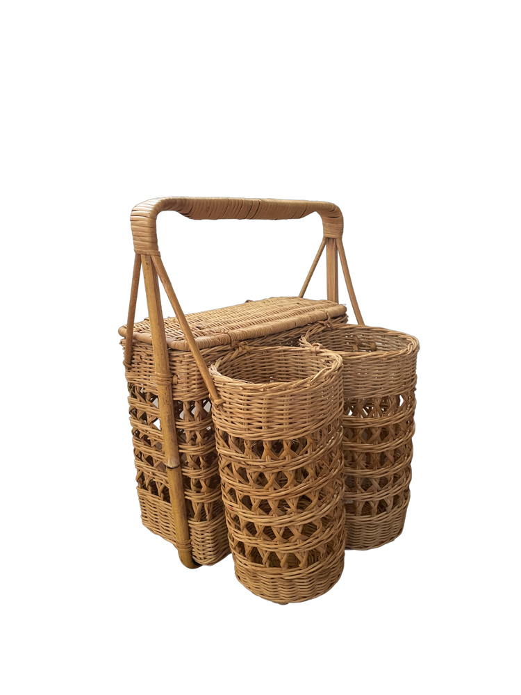 Picnic basket with wine holders