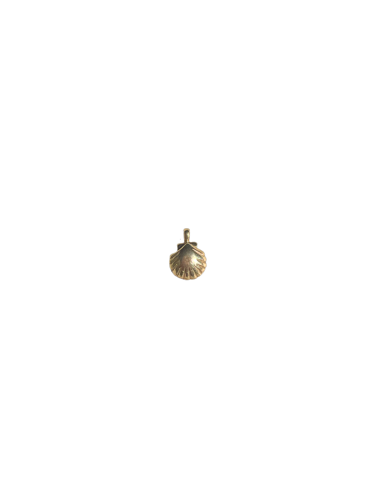 14 karat gold shell charm